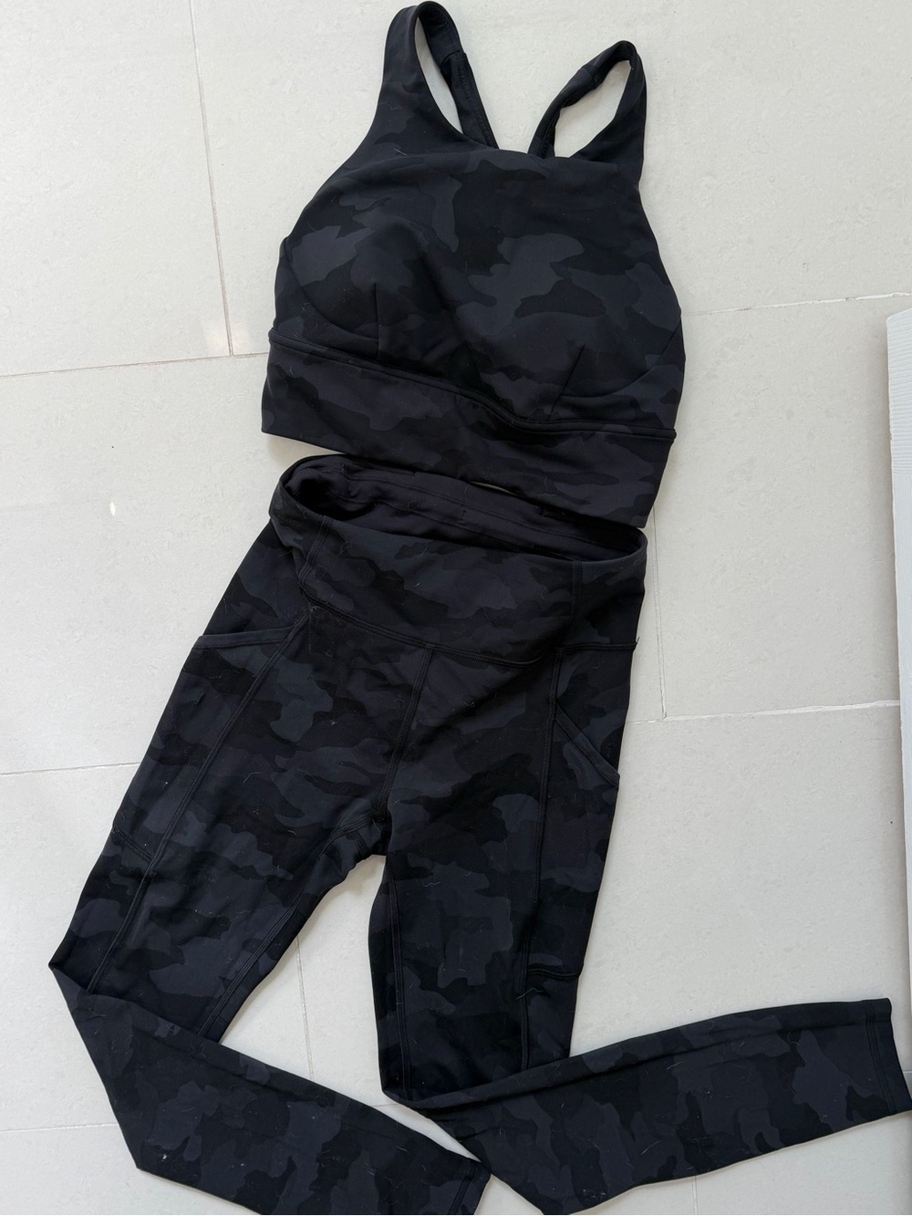 Womens Lululemon Black Camo Leggings Size 4 - Picture 10 of 10